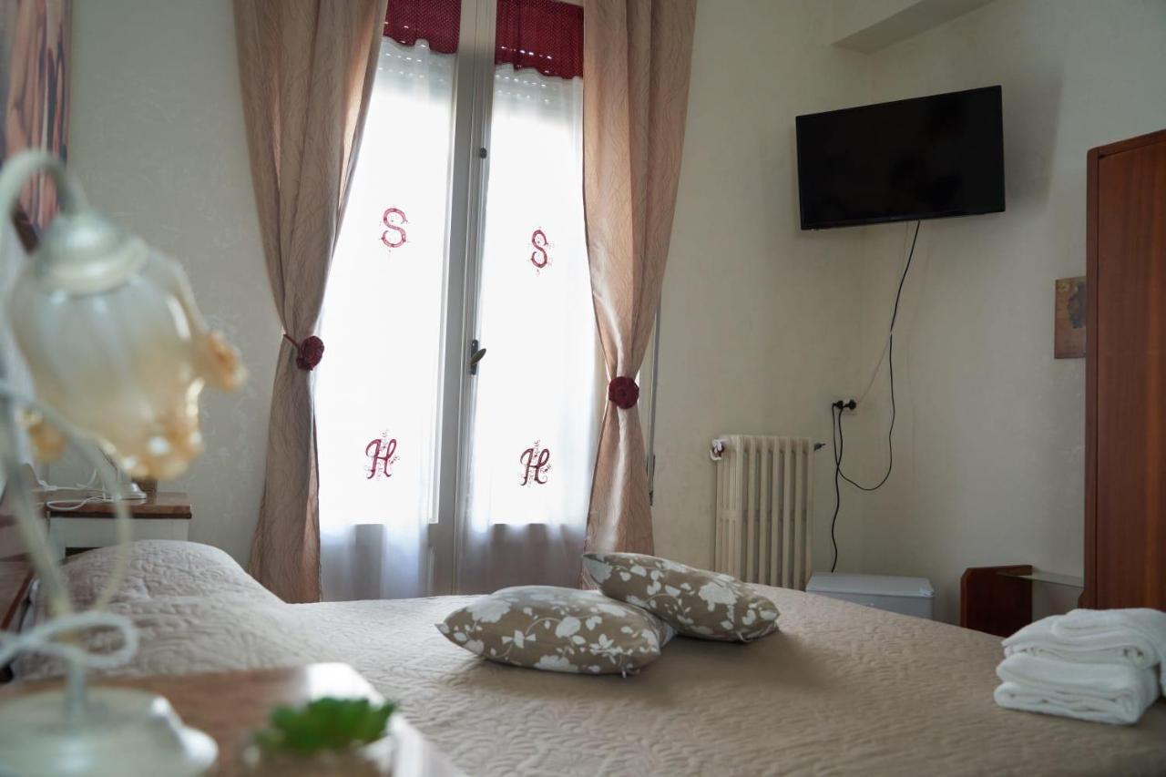 Le Stanze Di Ricci - Affittacamere Low Cost ليزينا المظهر الخارجي الصورة